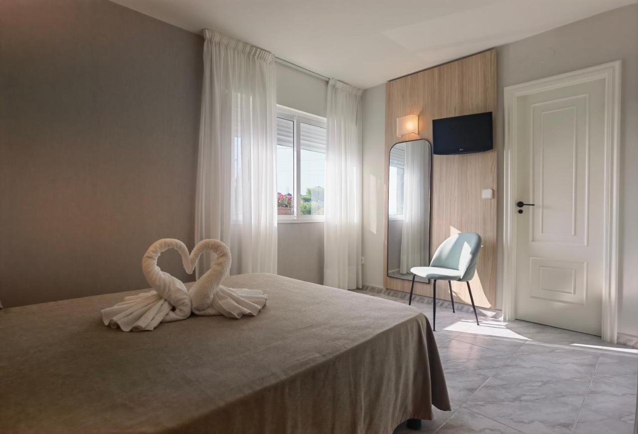 Pension Residencia Cecilia Aios Exterior photo